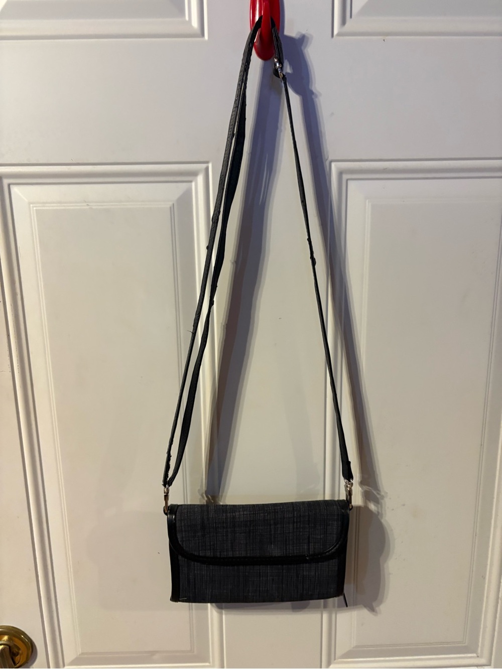 Thirty-One Black Crossbody Organizer Wallet Bag Adjustable Strap